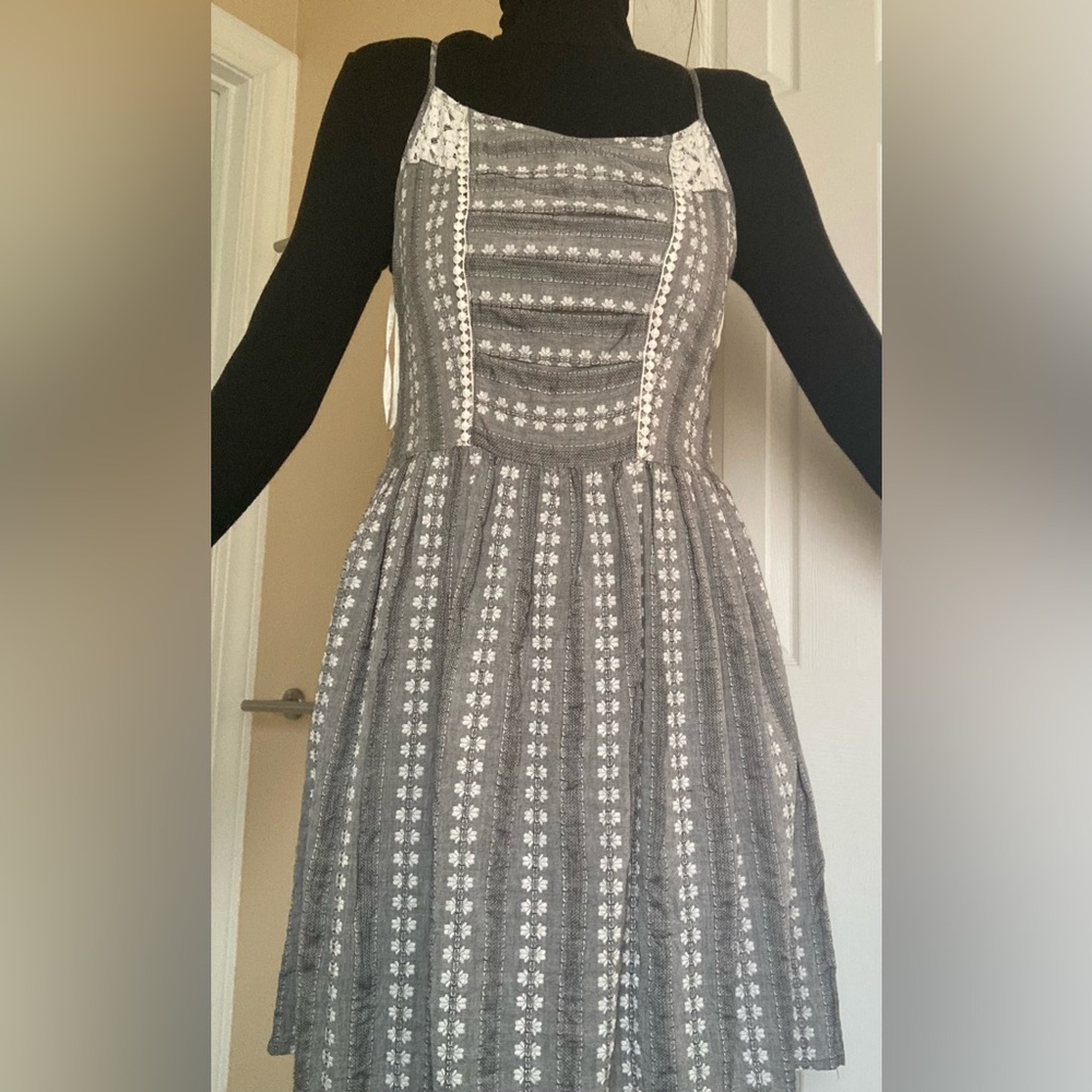 Charming Charlie S grey Lace Knee-length Eyelet Floral Dress Spaghetti Straps